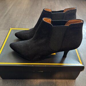 Pour La Victoire Black Suede Bootie Alyssan Women's US 6.5